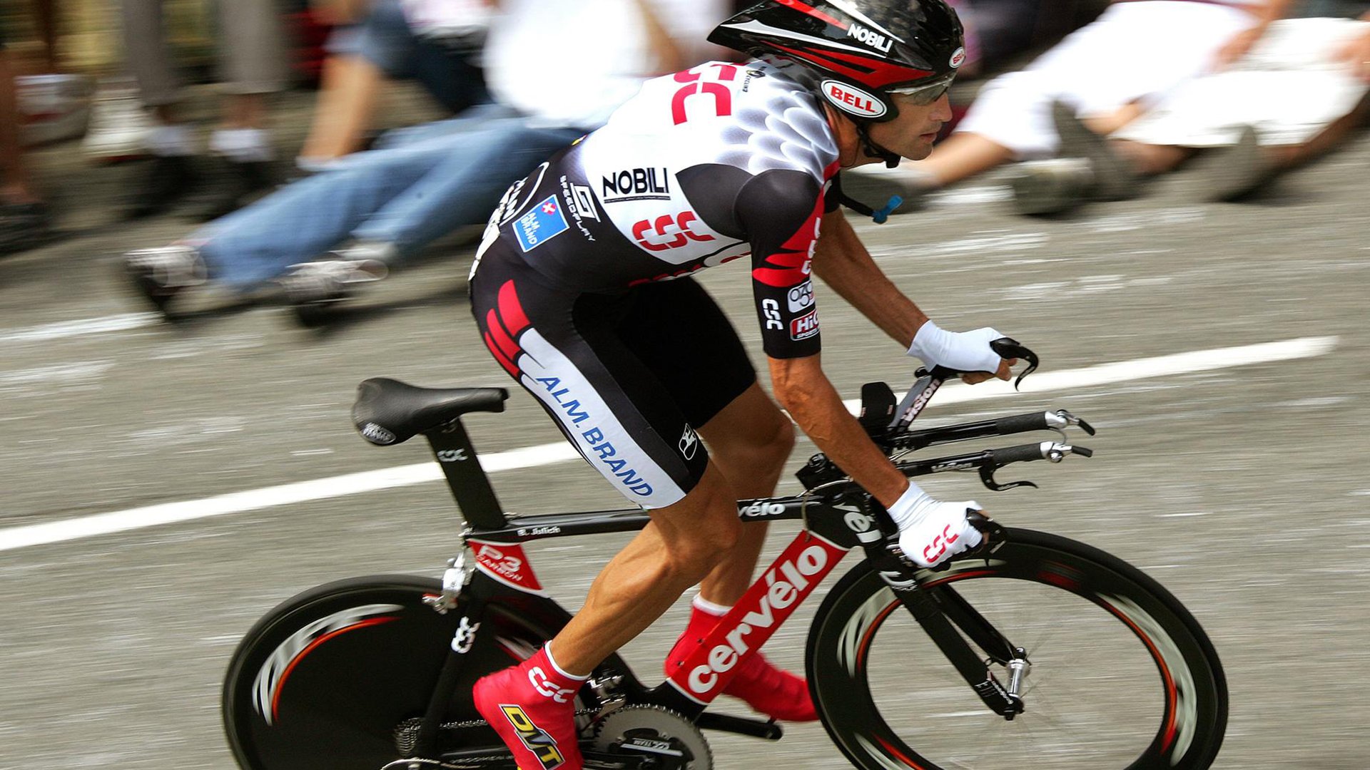 简：展现极致爆发力，成为全黑队的快速突破利器，mf简黑